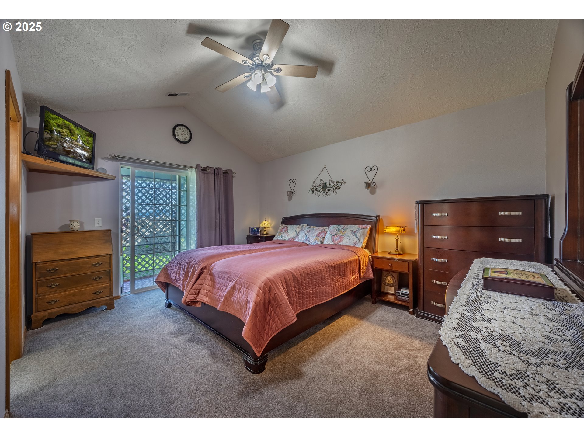 788 Southeast Meadows Loop Sheridan, OR 97378 - Photo 20 of 45 a bedroom with a bed and a dresser