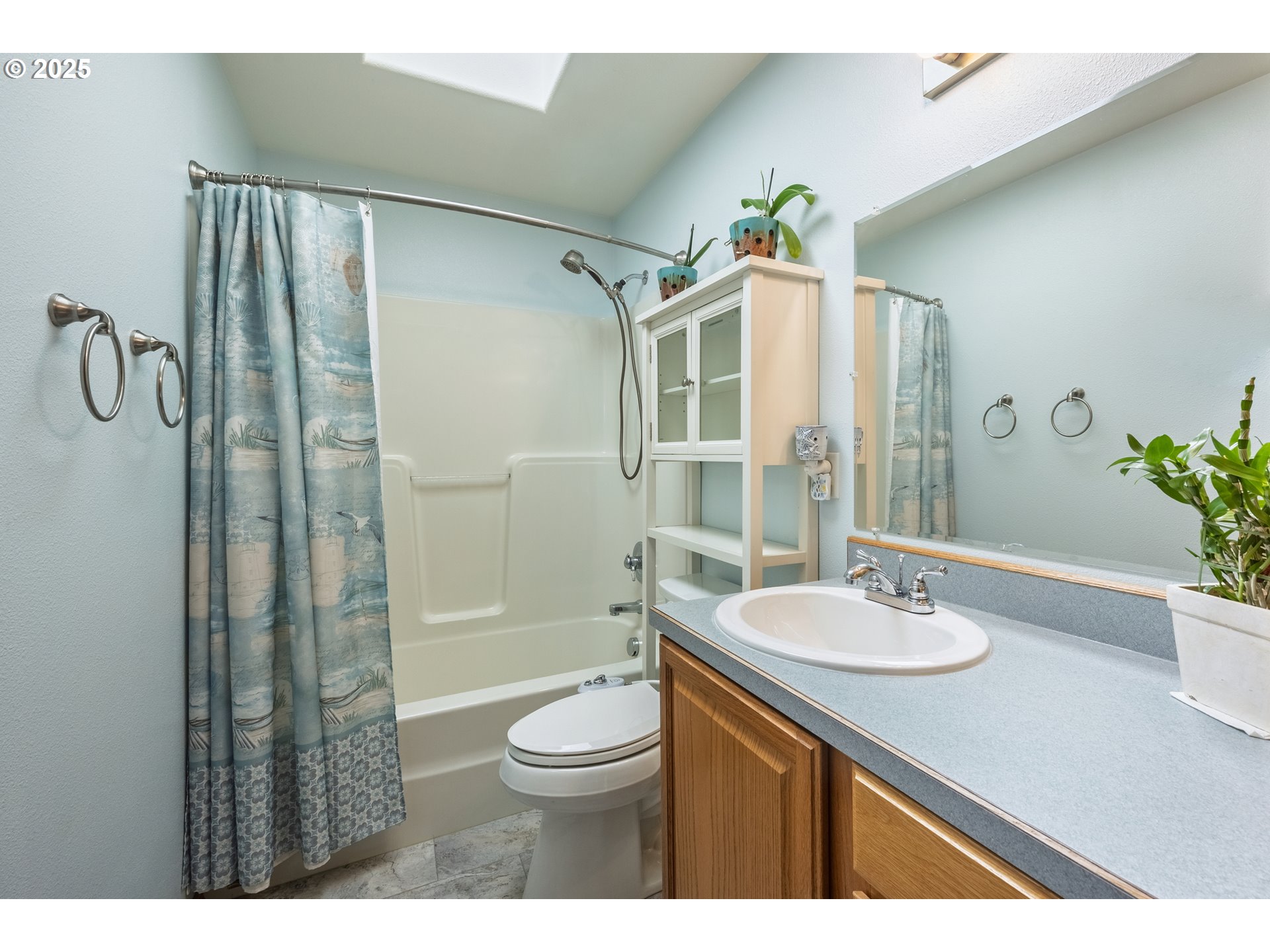 788 Southeast Meadows Loop Sheridan, OR 97378 - Photo 27 of 45 a bathroom with a sink a toilet and shower