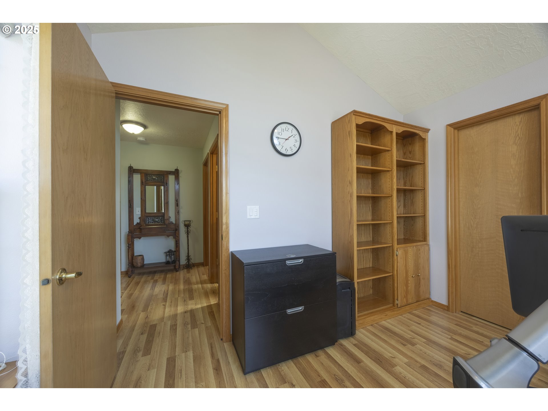 788 Southeast Meadows Loop Sheridan, OR 97378 - Photo 29 of 45 a room with closet and mirror