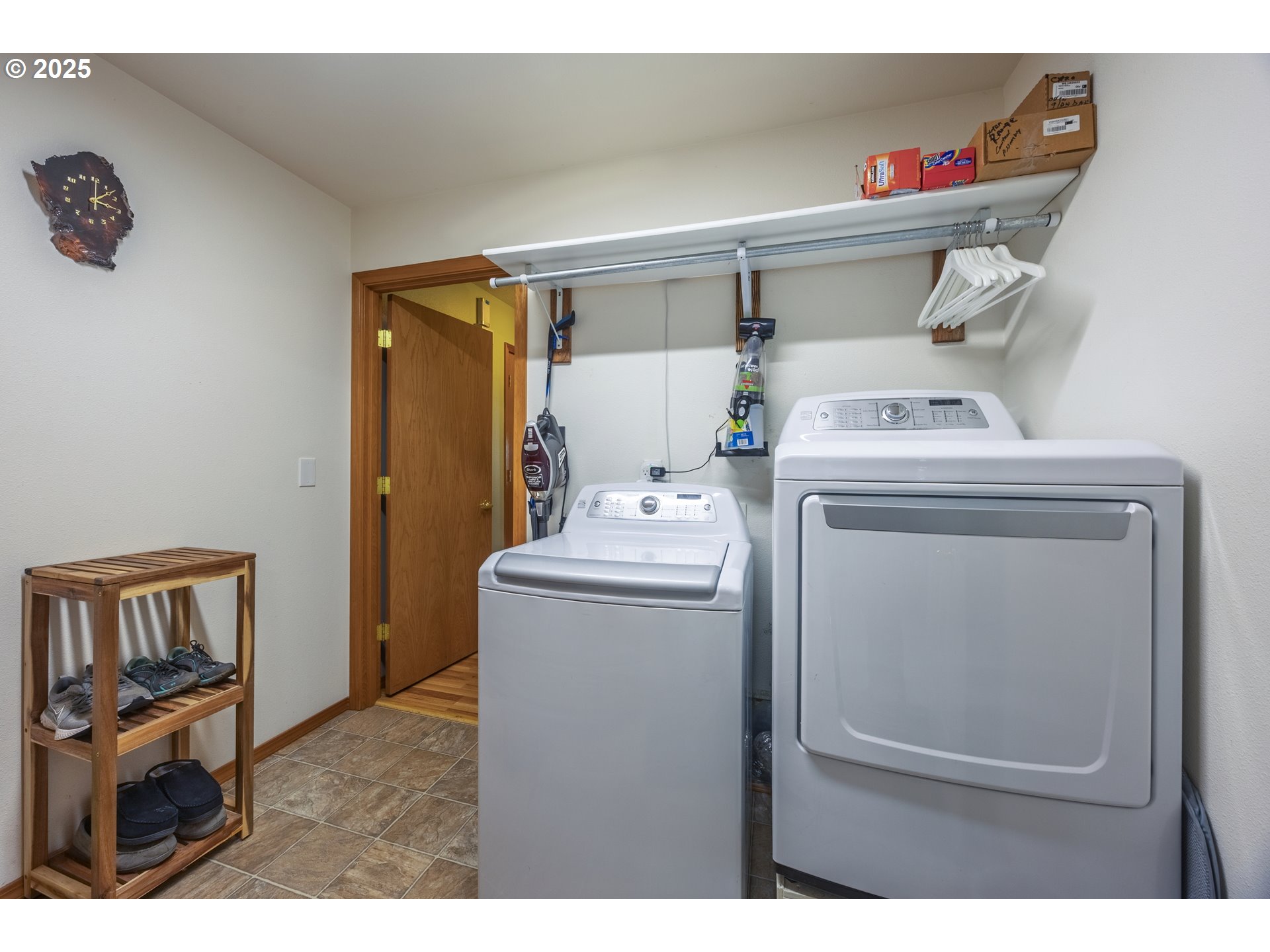 788 Southeast Meadows Loop Sheridan, OR 97378 - Photo 30 of 45 a utility room with dryer and washer