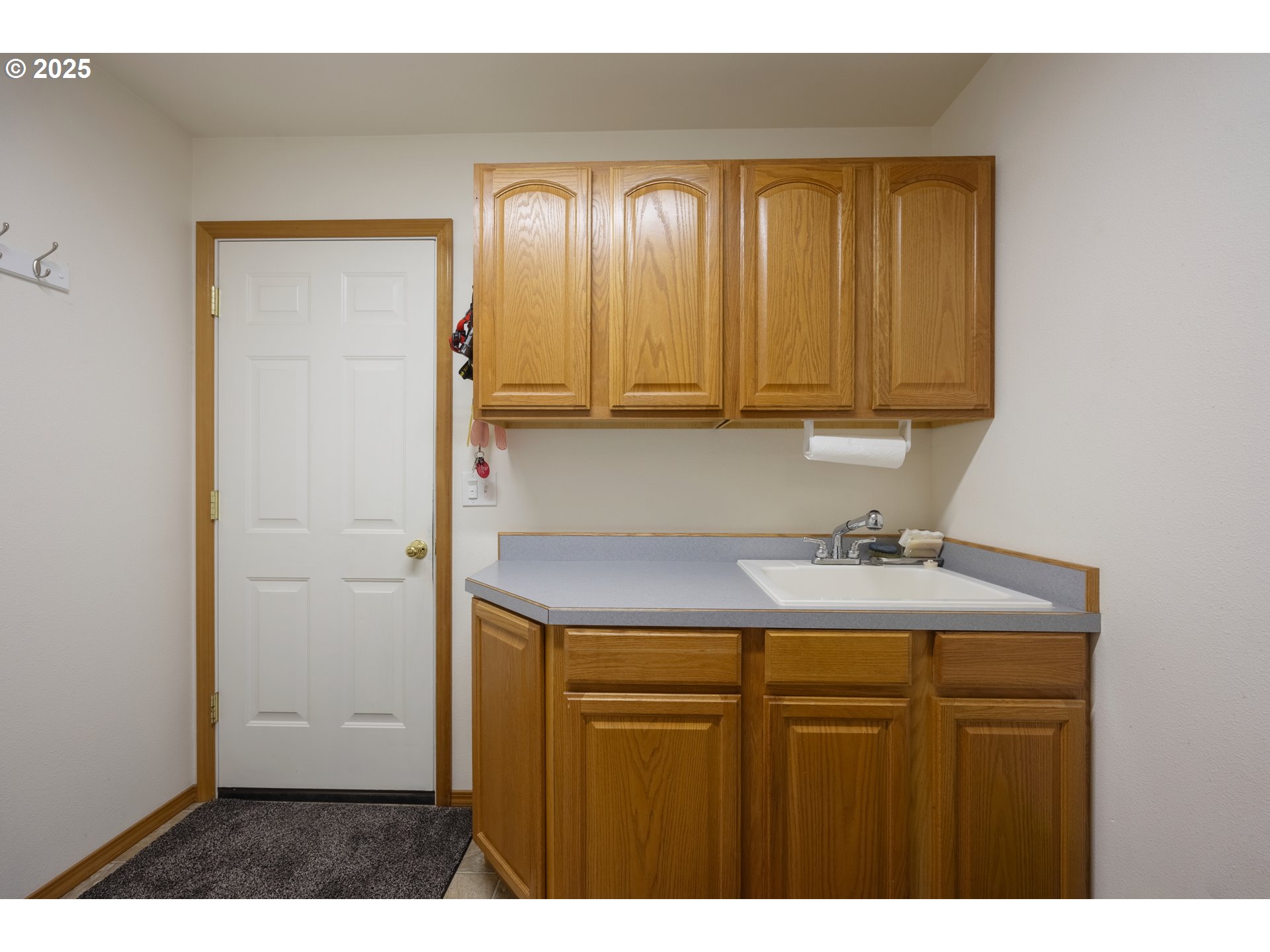 788 Southeast Meadows Loop Sheridan, OR 97378 - Photo 31 of 45 a bathroom with a sink and a mirror