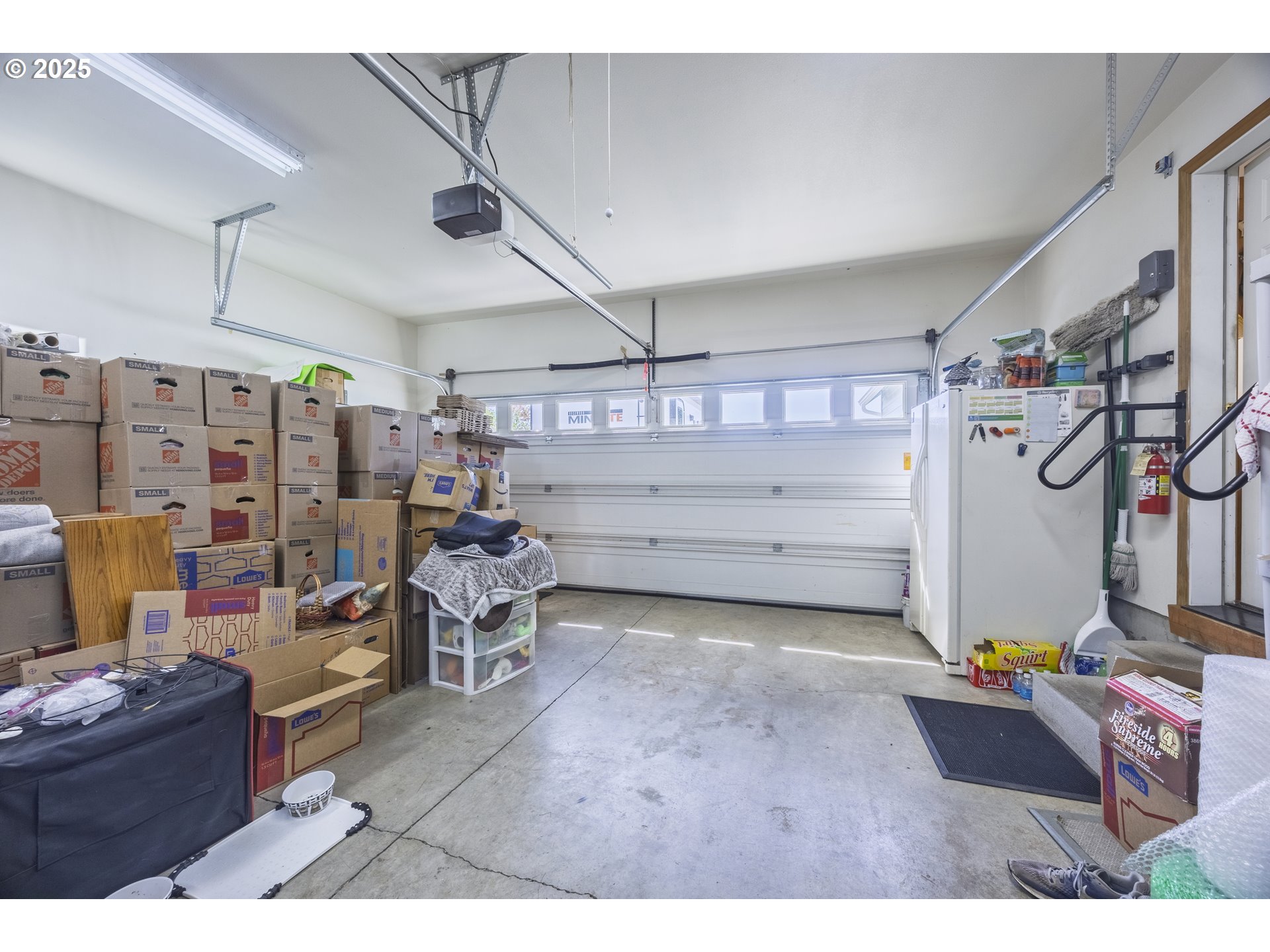 788 Southeast Meadows Loop Sheridan, OR 97378 - Photo 32 of 45 a garage room with furniture