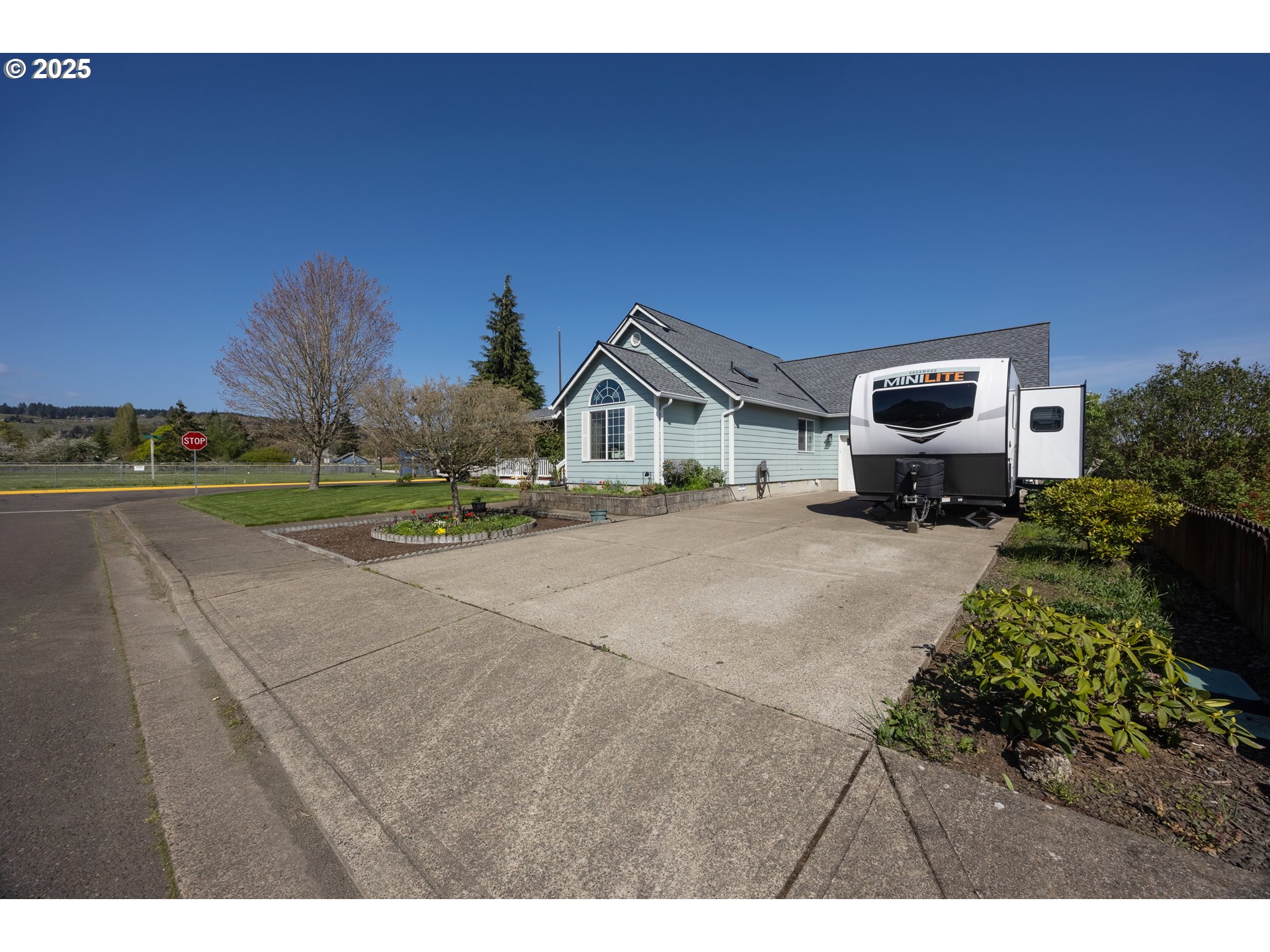 788 Southeast Meadows Loop Sheridan, OR 97378 - Photo 44 of 45 a view of house and outdoor space