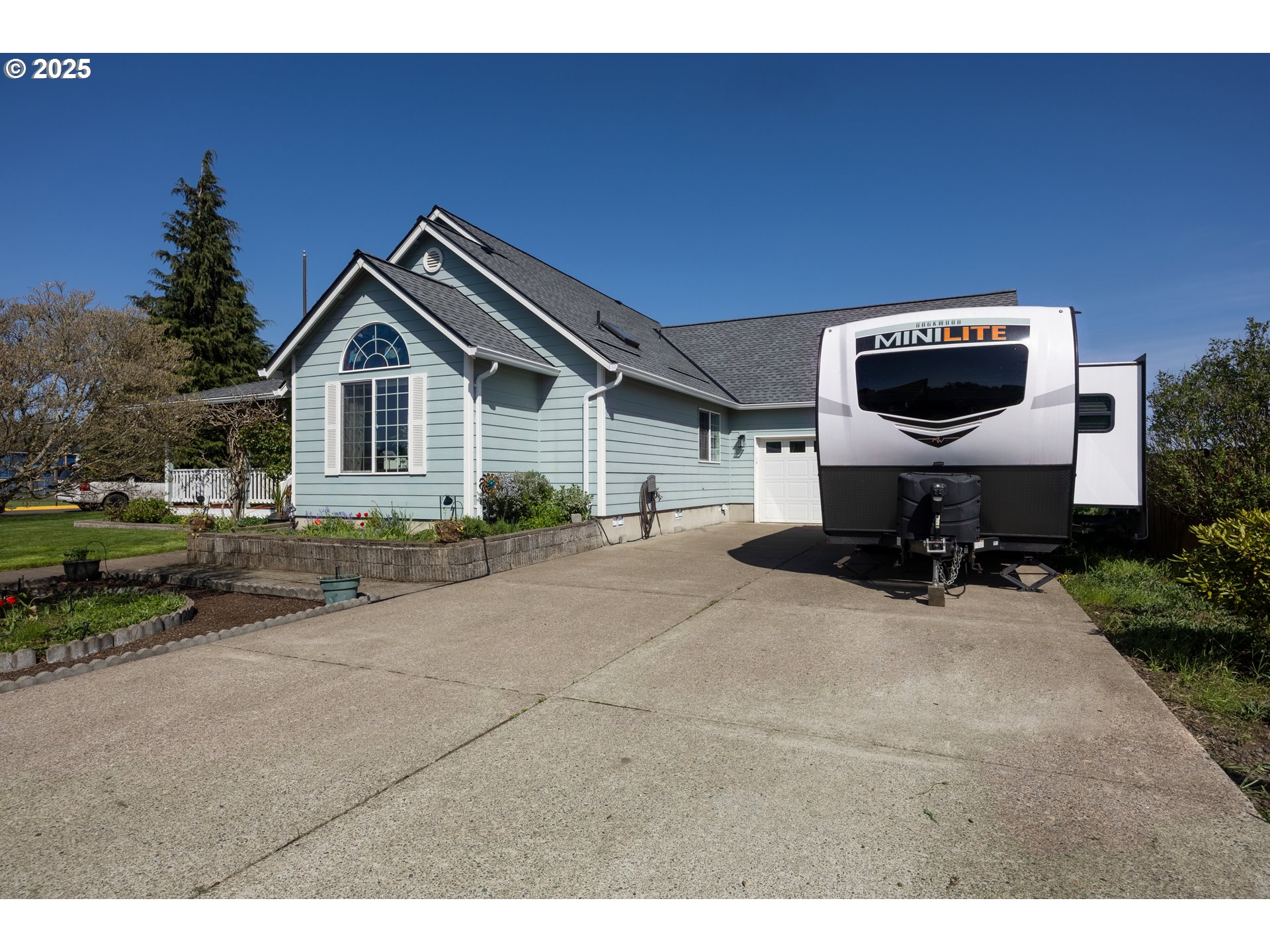 788 Southeast Meadows Loop Sheridan, OR 97378 - Photo 45 of 45 a view of a house with a patio