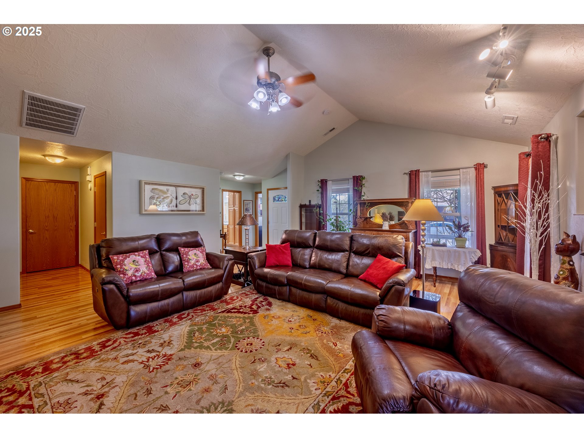 788 Southeast Meadows Loop Sheridan, OR 97378 - Photo 9 of 45 a living room with furniture and a flat screen tv