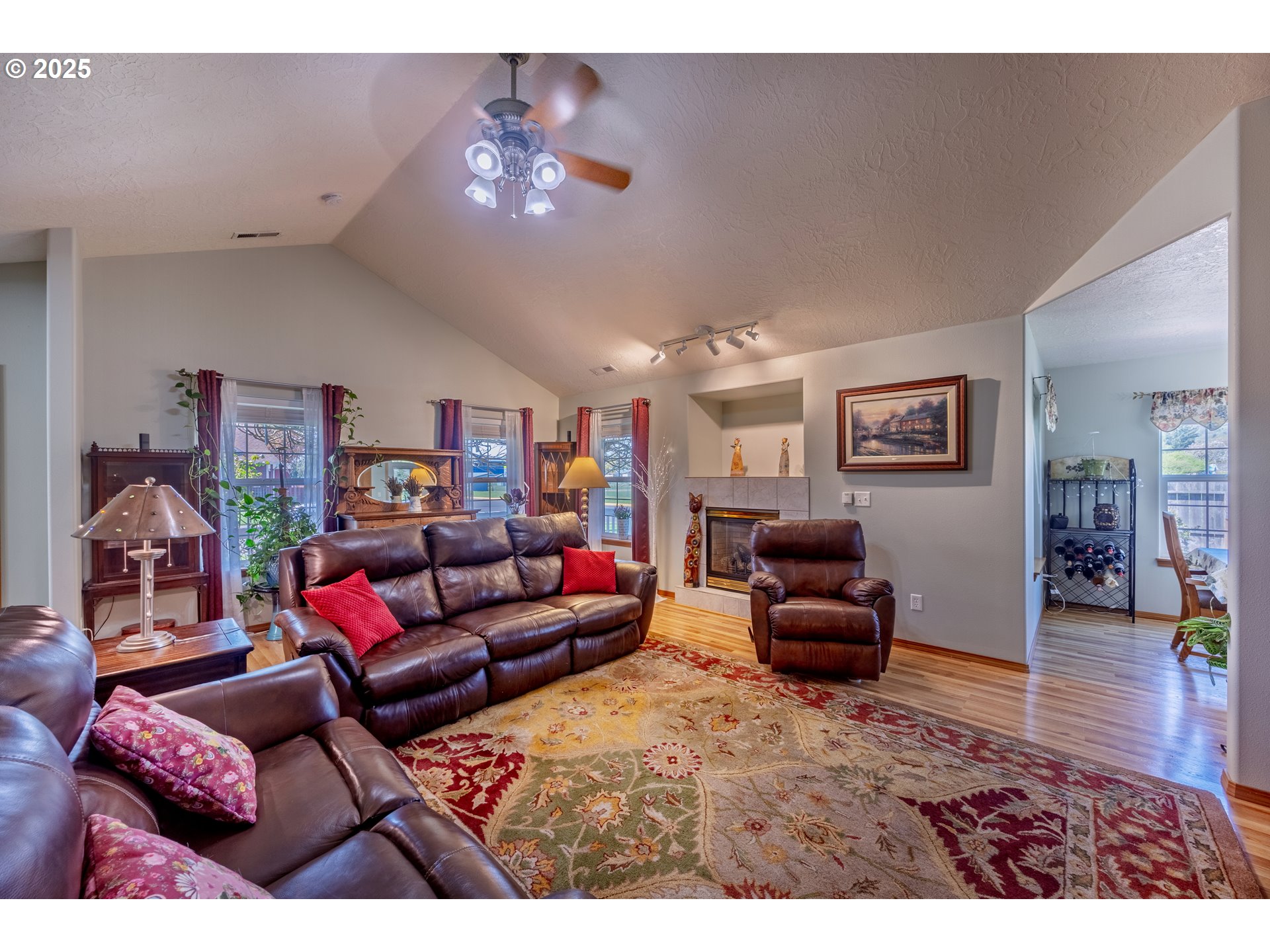 788 Southeast Meadows Loop Sheridan, OR 97378 - Photo 10 of 45 a living room with furniture and wooden floor