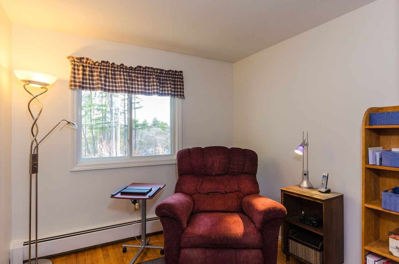 22 Wethersfield Road Nashua, NH 03062 - Photo 14 of 19