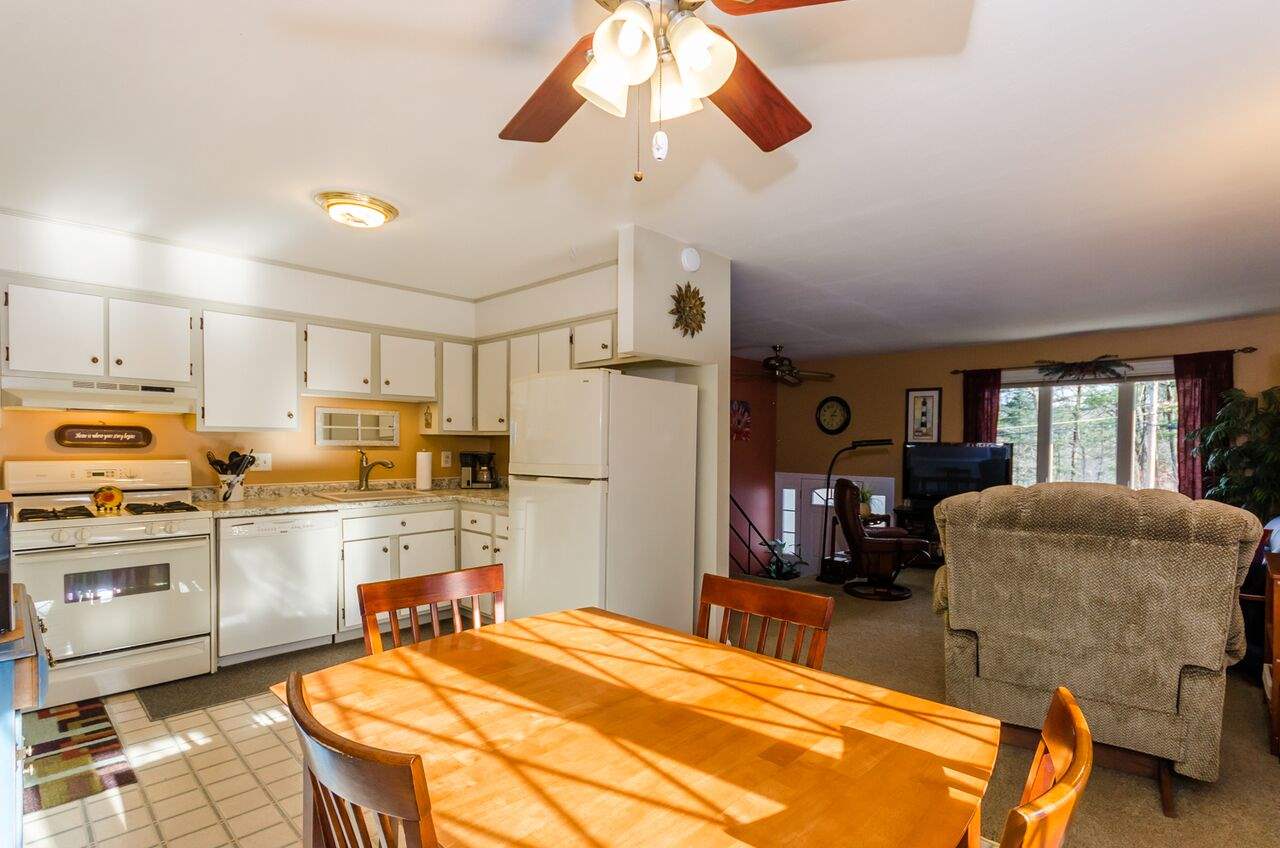 22 Wethersfield Road Nashua, NH 03062 - Photo 8 of 19