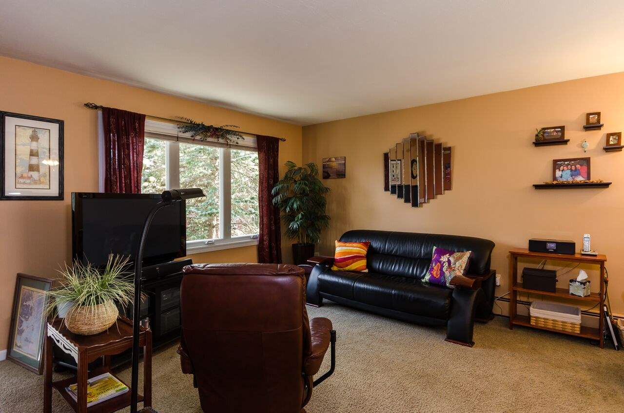 22 Wethersfield Road Nashua, NH 03062 - Photo 9 of 19