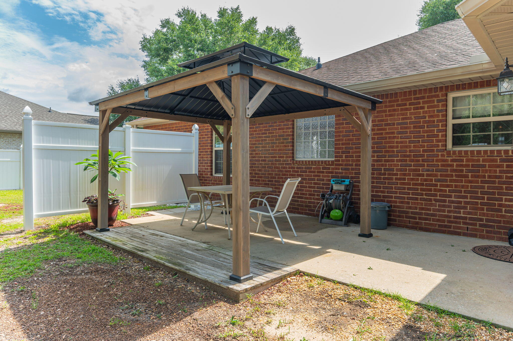 4216 Painter Branch Road Crestview, FL 32539 - Photo 35 of 38 Cover area on Patio