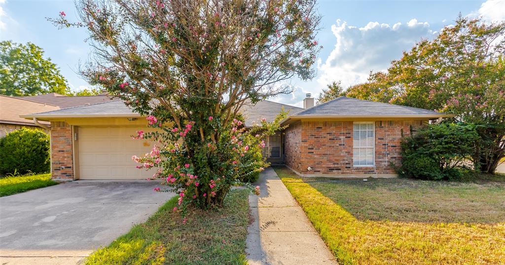 900 Milby Road Arlington, TX 76013 - Photo 2 of 28 a front view of a house with a yard