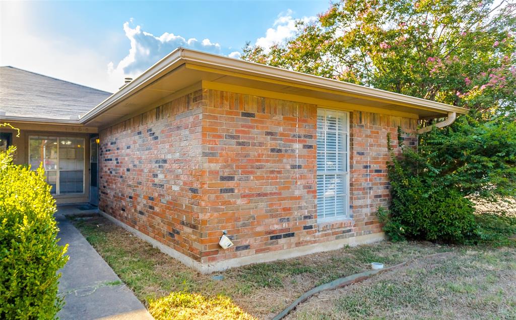 900 Milby Road Arlington, TX 76013 - Photo 3 of 28 a view of house with backyard