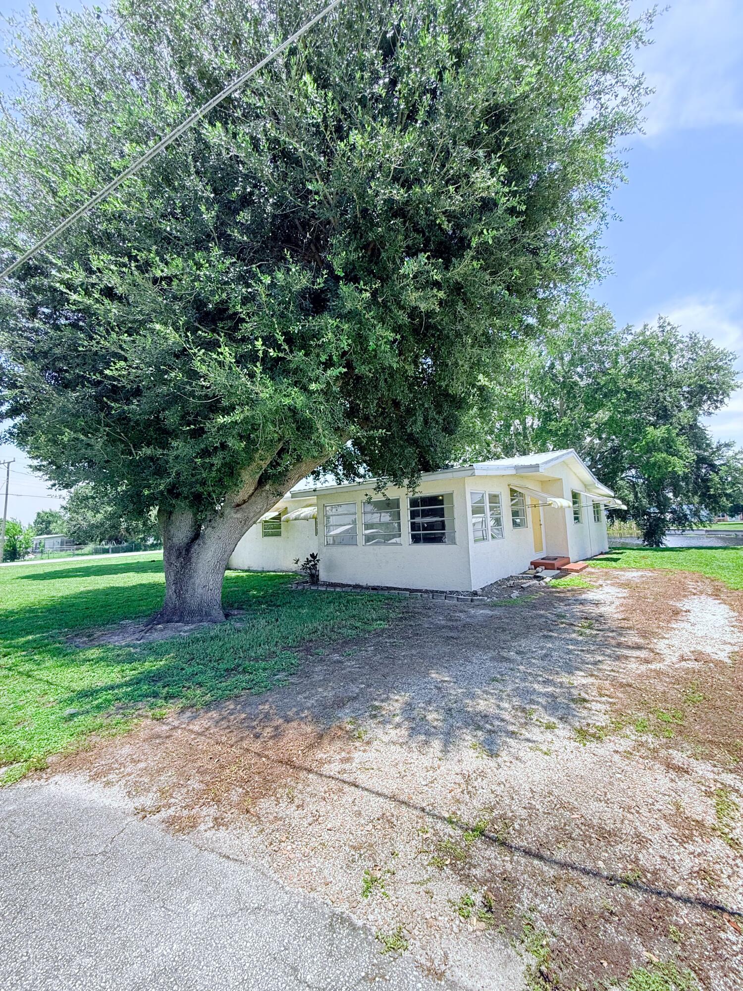 1025 Ash Circle Okeechobee, FL 34974 - Photo 1 of 26 IMG_1832