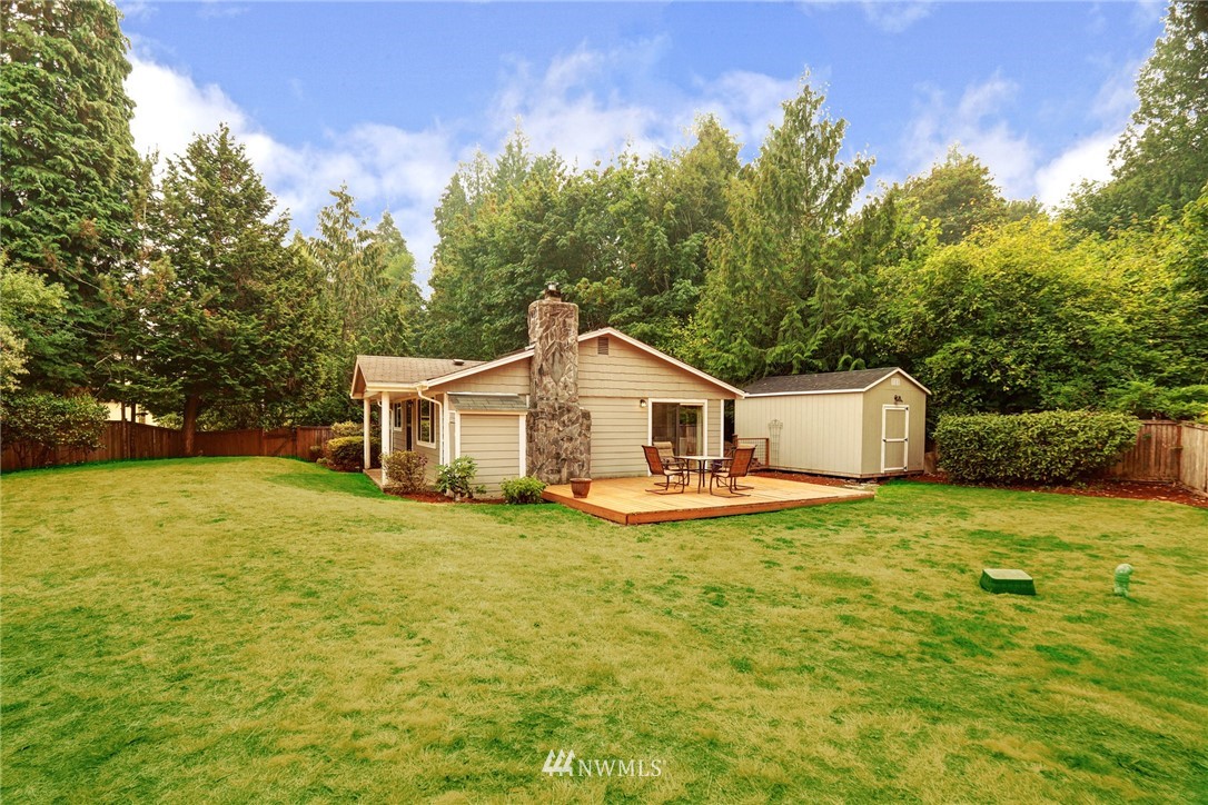 19670 Southeast 139th Place Renton, WA 98059 - Photo 2 of 25 a house that has a big yard