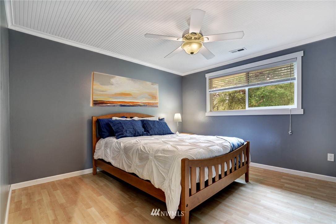 19670 Southeast 139th Place Renton, WA 98059 - Photo 16 of 25 a bedroom with a bed and window
