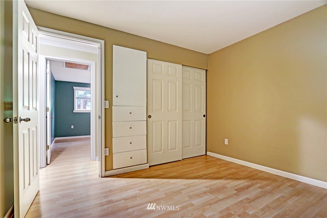 19670 Southeast 139th Place Renton, WA 98059 - Photo 19 of 25 wooden floor in an empty room