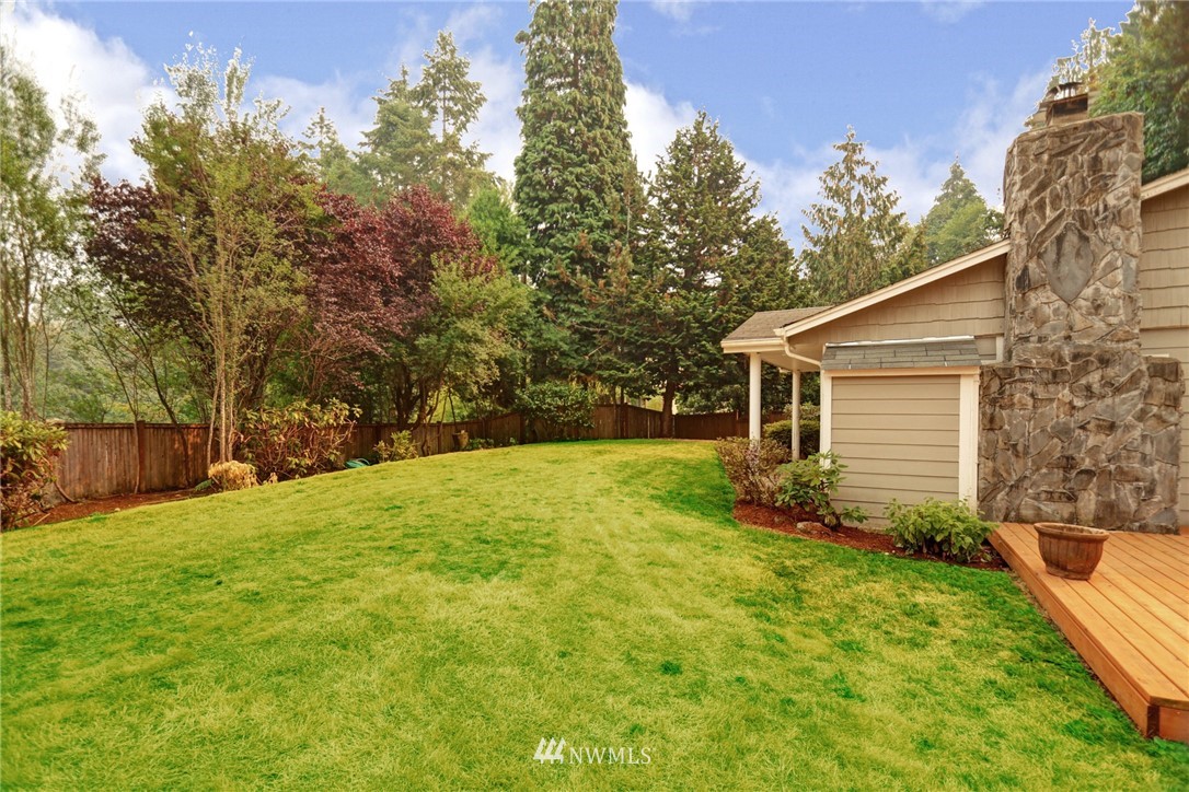 19670 Southeast 139th Place Renton, WA 98059 - Photo 20 of 25 a view of a backyard with a small cabin