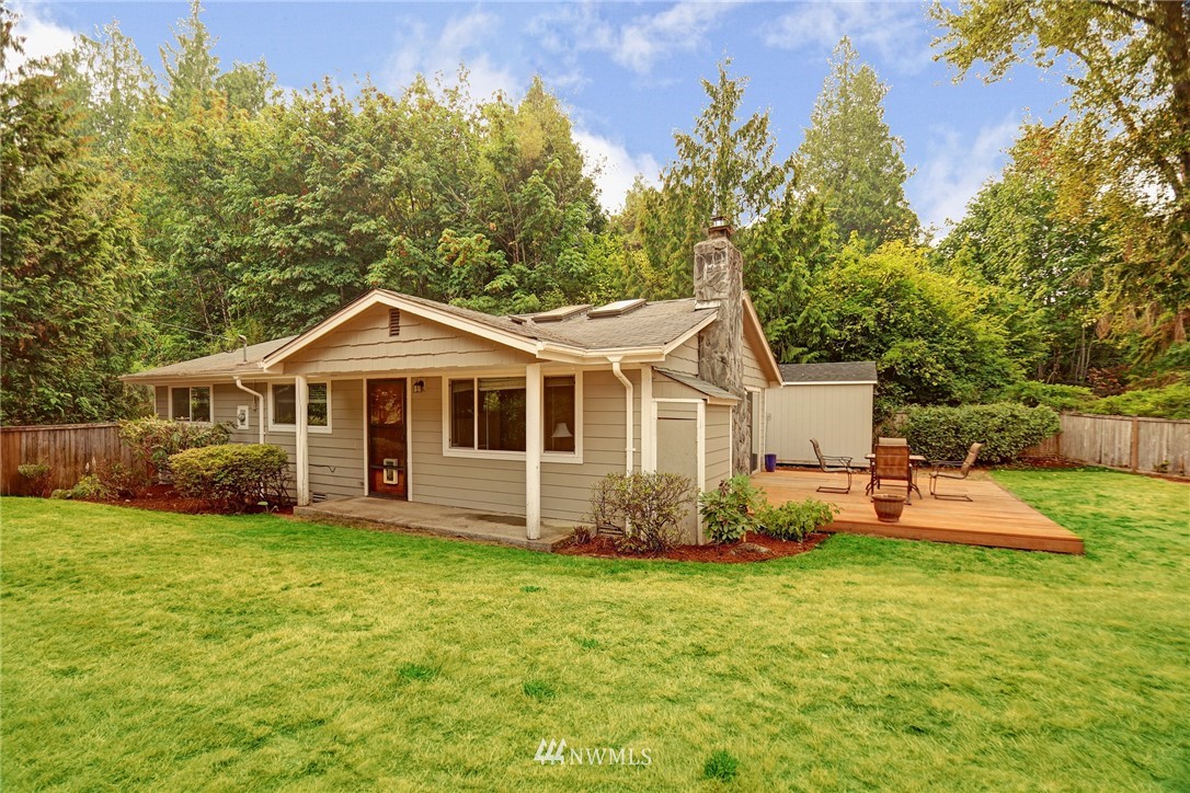 19670 Southeast 139th Place Renton, WA 98059 - Photo 3 of 25 a front view of a house with garden