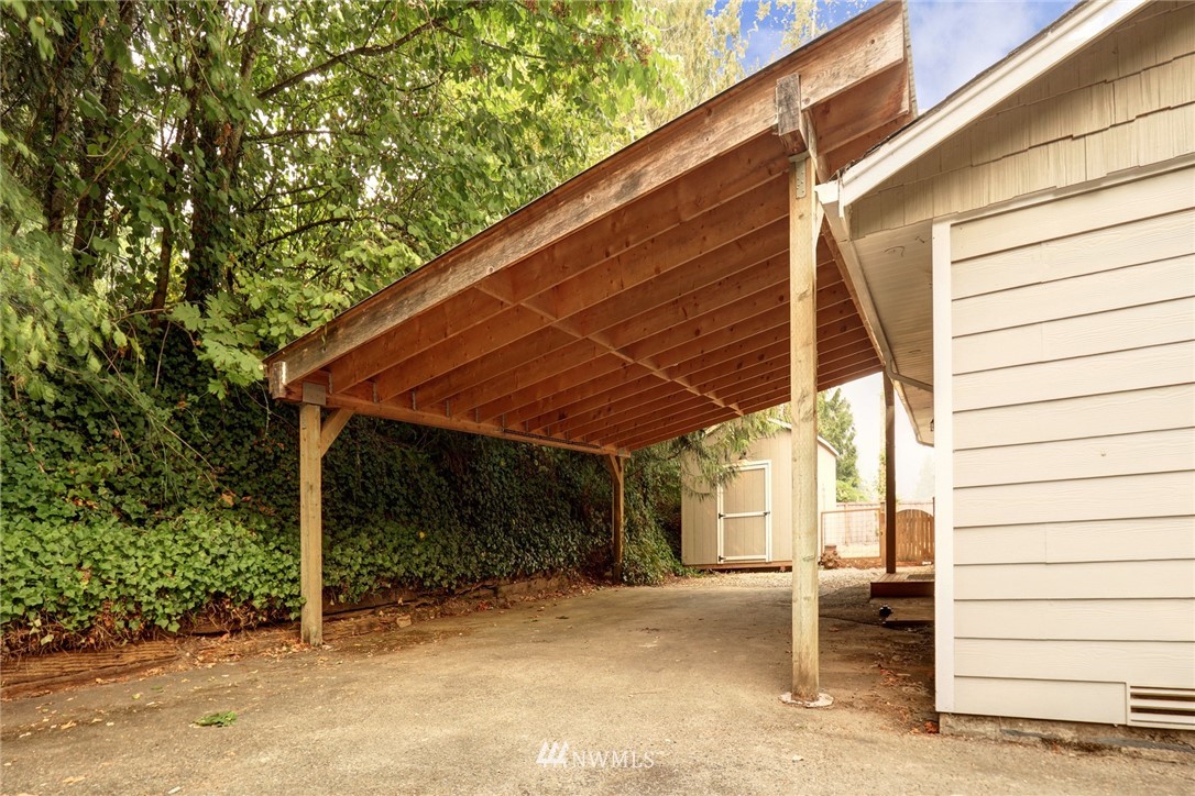 19670 Southeast 139th Place Renton, WA 98059 - Photo 25 of 25 a backyard of a house with seating space