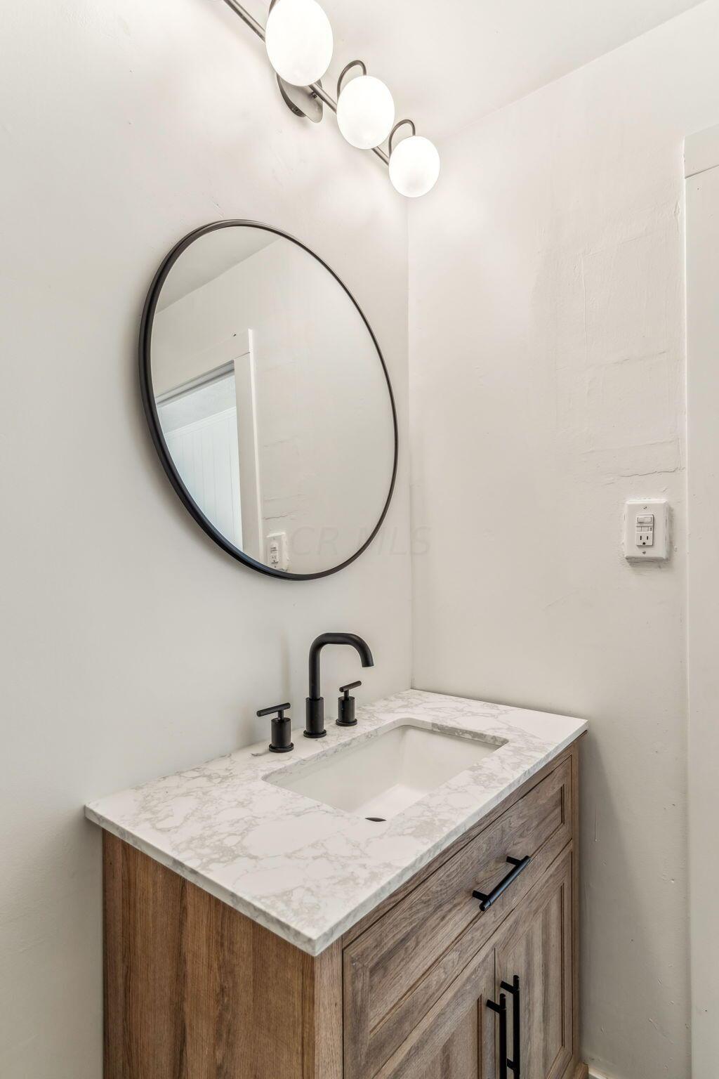 4447 St Rita Lane Columbus, OH 43213 - Photo 9 of 17 UNWIND in this hallway bath/spa area!