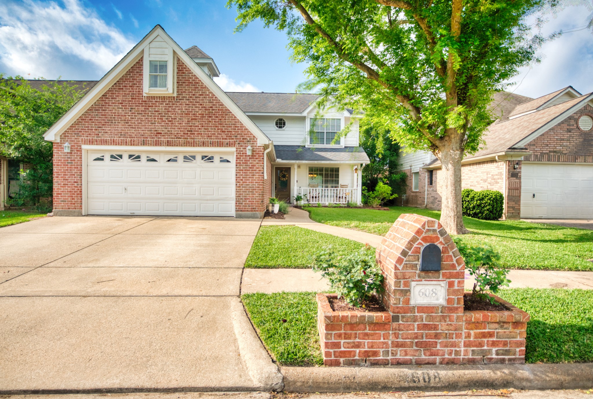 608 Prairie Lane Angleton, TX 77515 - Photo 2 of 30