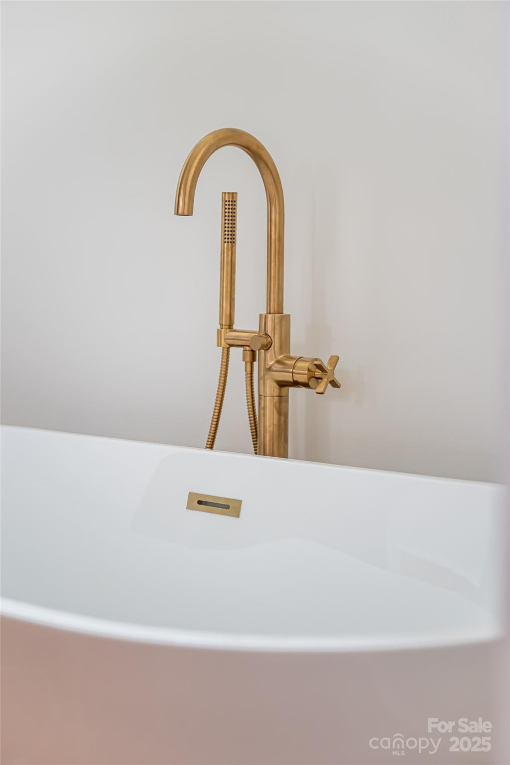 251 Bee Tree Road Swannanoa, NC 28778 - Photo 29 of 46 a bathroom with a bathtub