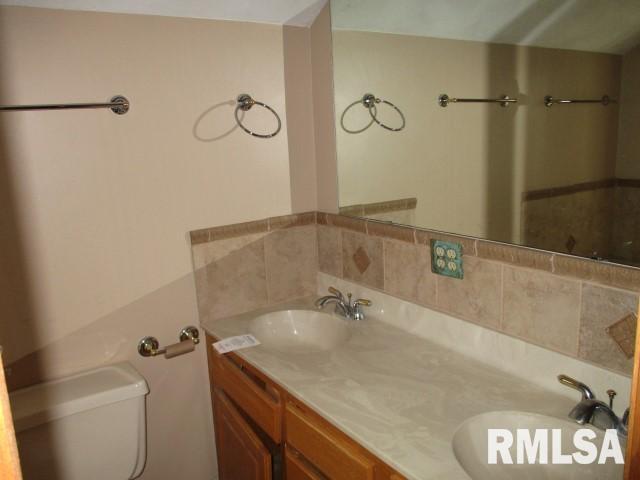 2461 Reggie Ridge Road Muscatine, IA 52761 - Photo 10 of 17 Gallery Image 10