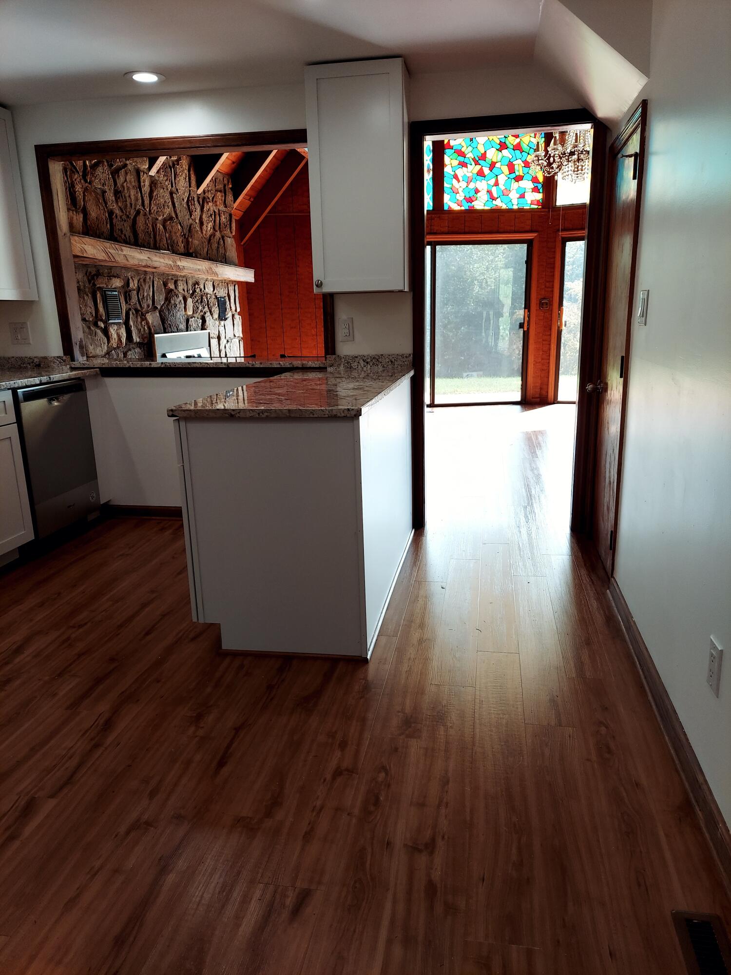 175 White Street Erwin, TN 37650 - Photo 13 of 51 20220919_161228_01