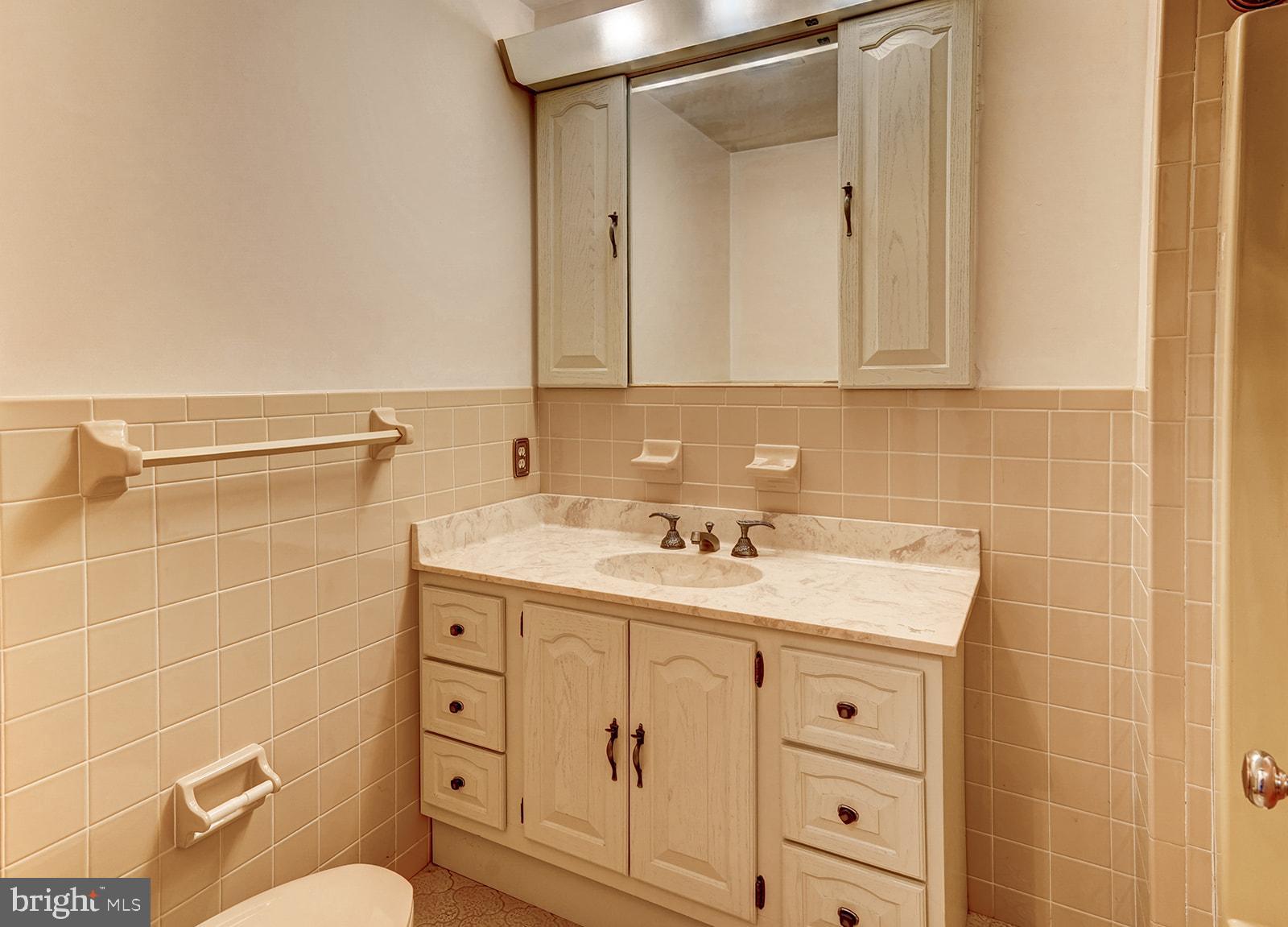 120 West Hillendale Road Kennett Square, PA 19348 - Photo 13 of 21 Hall bathroom