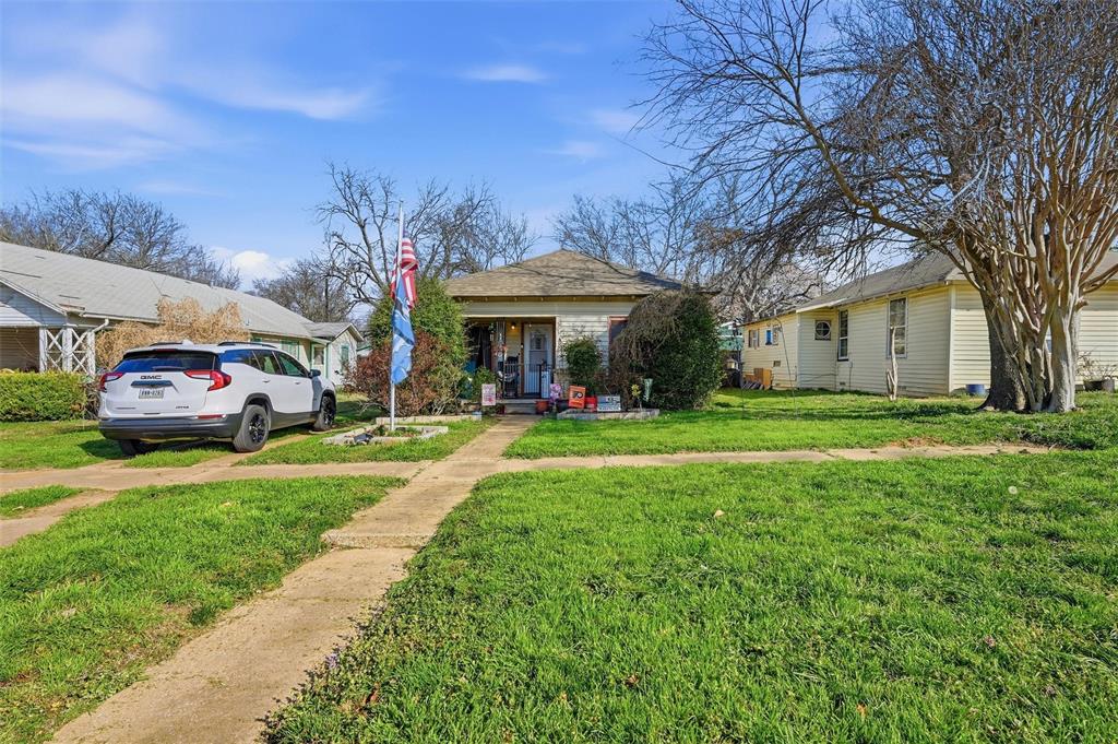 417 East Morton Street Denison, TX 75021 - Photo 6 of 9 a front view of a house with garden