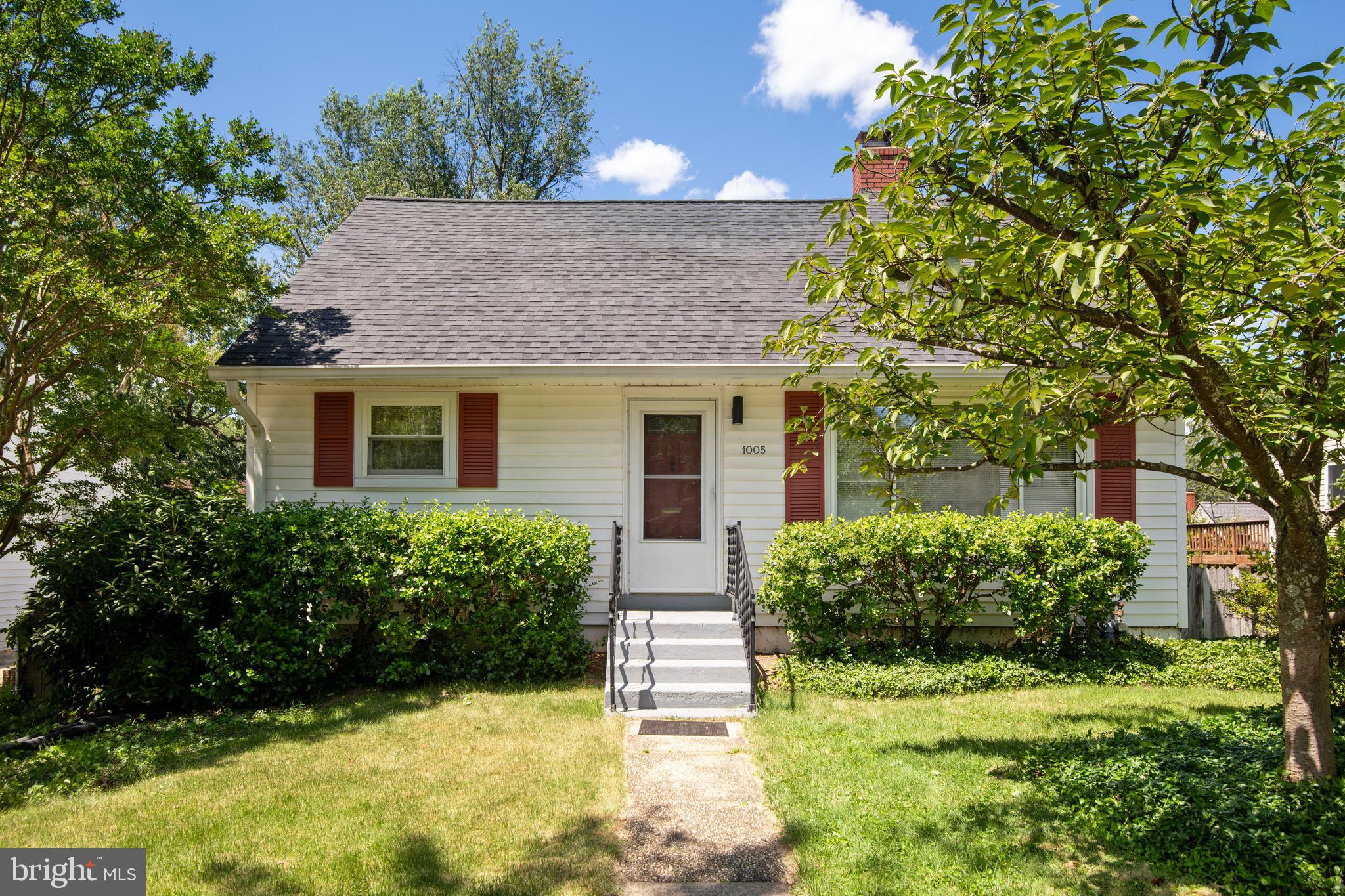 Lovely 3-level 3BR 2FB  home in great neighborhood