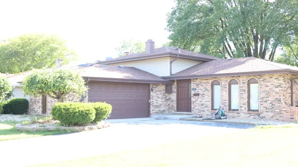 $300,000 | 17522 Wright Street, Lansing, IL 60438