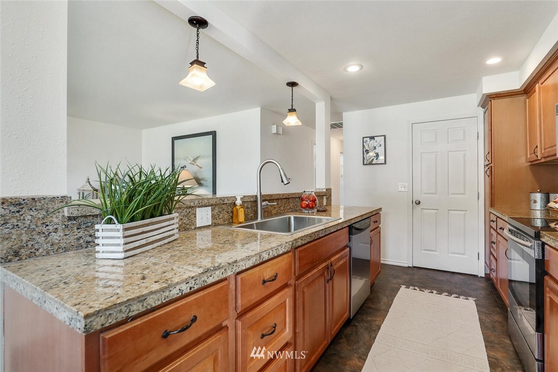14813 Southeast 113th Street Renton, WA 98059 - Photo 7 of 25