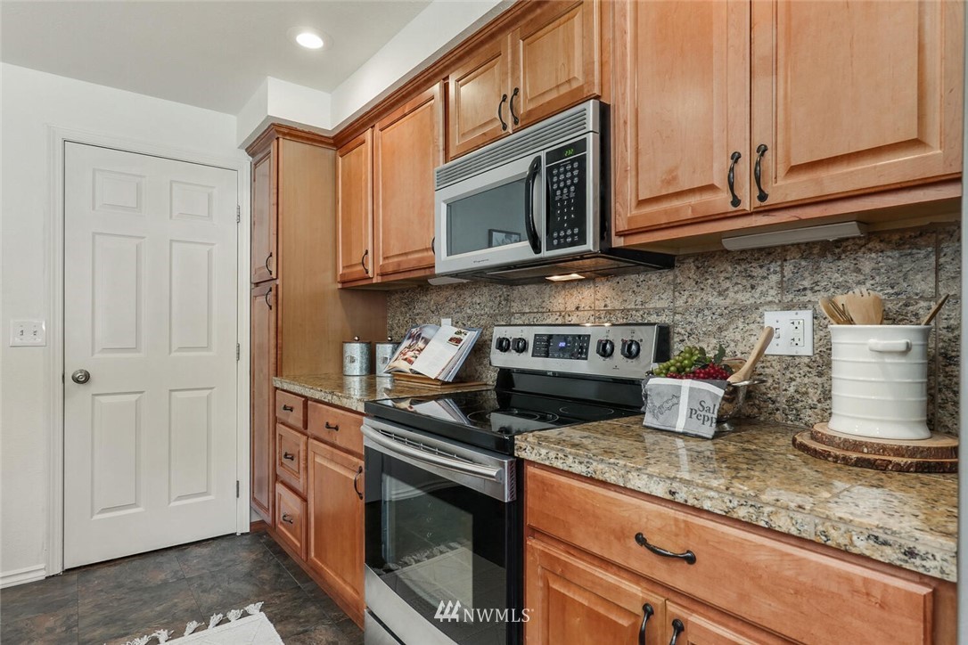 14813 Southeast 113th Street Renton, WA 98059 - Photo 8 of 25