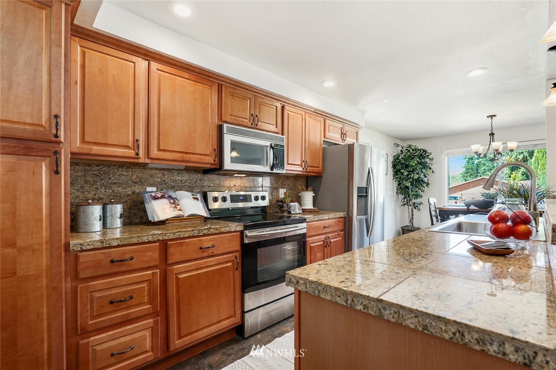 14813 Southeast 113th Street Renton, WA 98059 - Photo 9 of 25
