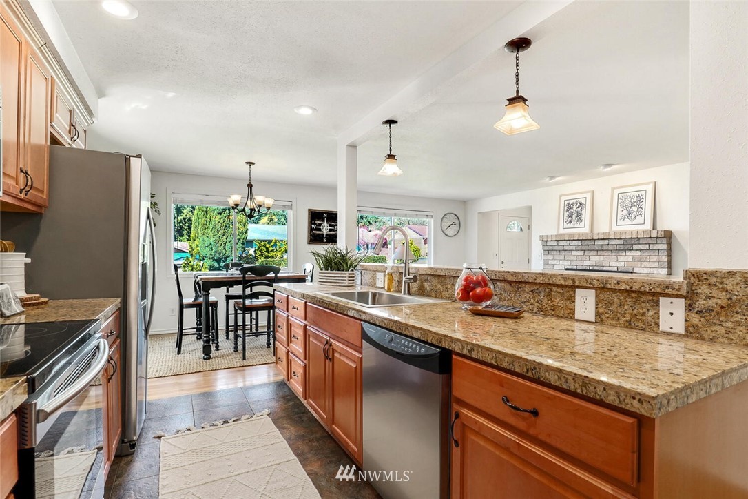 14813 Southeast 113th Street Renton, WA 98059 - Photo 10 of 25