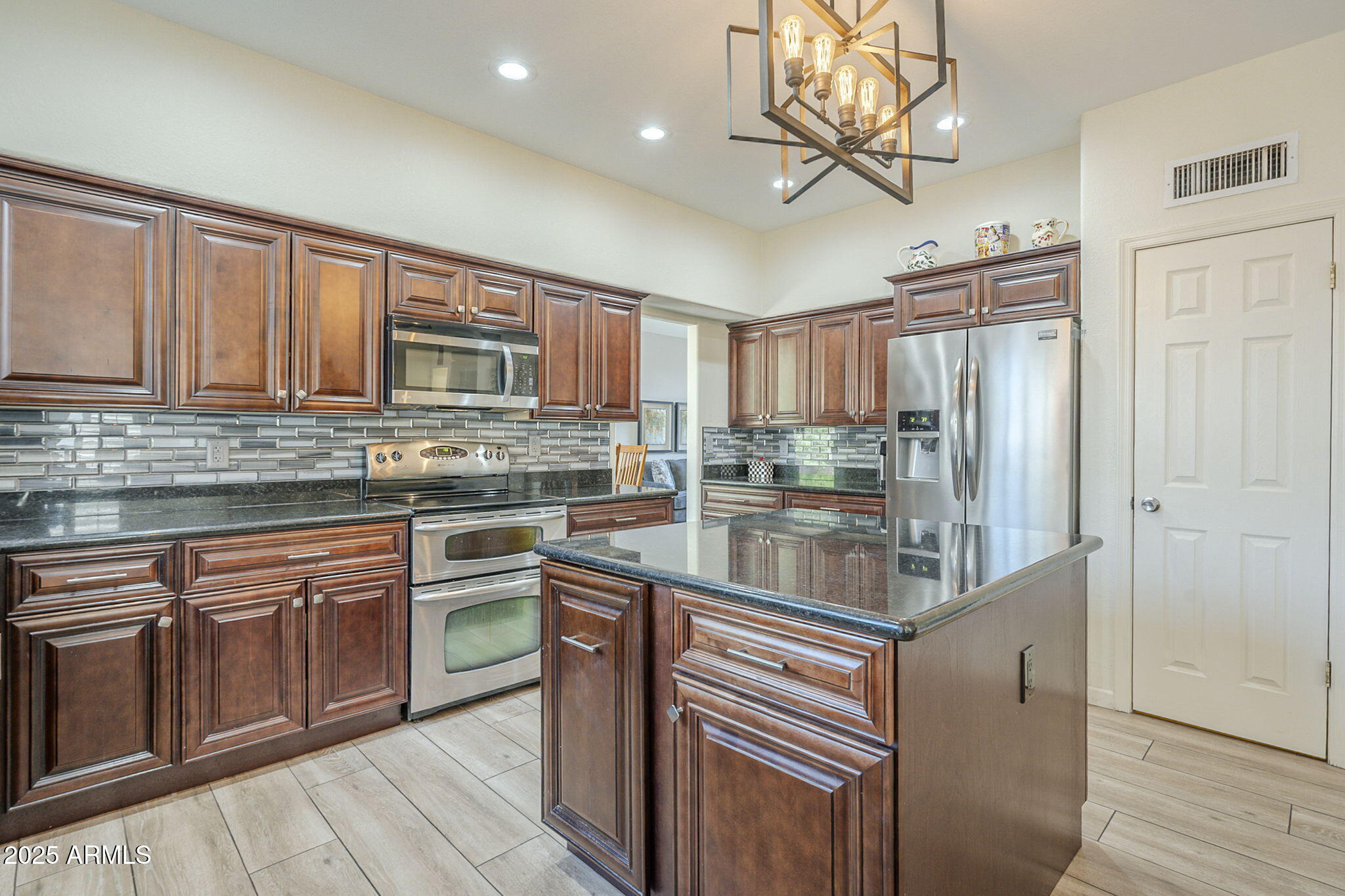 2114 East Escuda Road Phoenix, AZ 85024 - Photo 16 of 42 kitchen