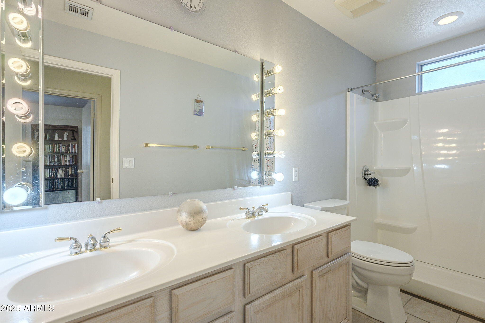 2114 East Escuda Road Phoenix, AZ 85024 - Photo 25 of 42 upstairs bathroom