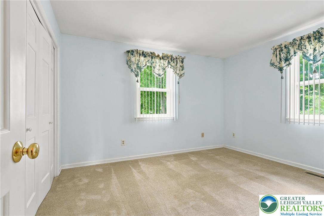 613 East Macada Road Bethlehem, PA 18017 - Photo 28 of 52