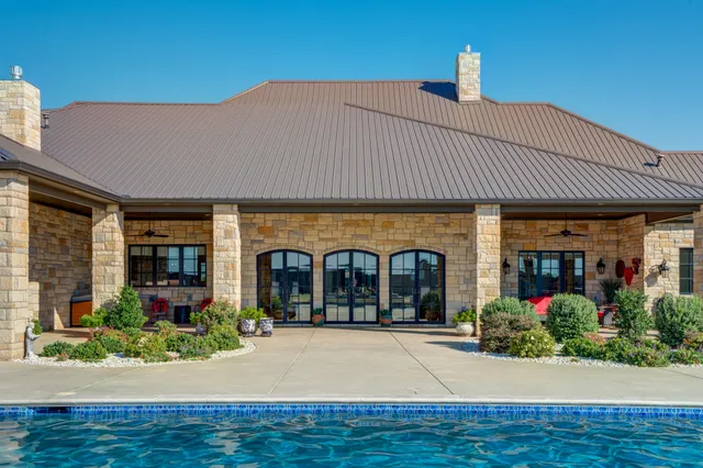 $2,200,000 | 8216 East County Road 6100, Idalou, TX 79329