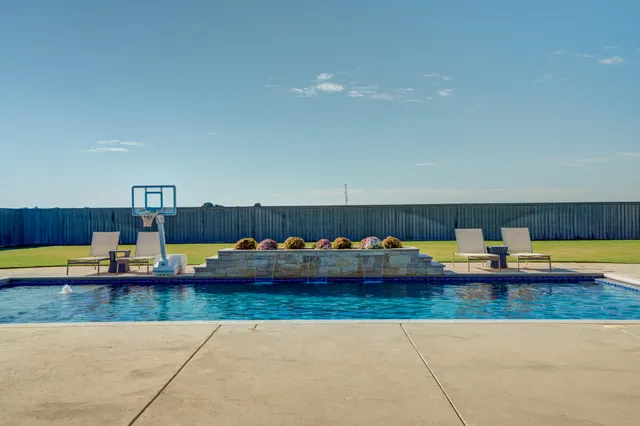 $2,200,000 | 8216 East County Road 6100, Idalou, TX 79329