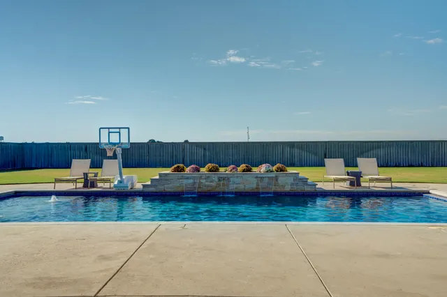 $2,200,000 | 8216 East County Road 6100, Idalou, TX 79329