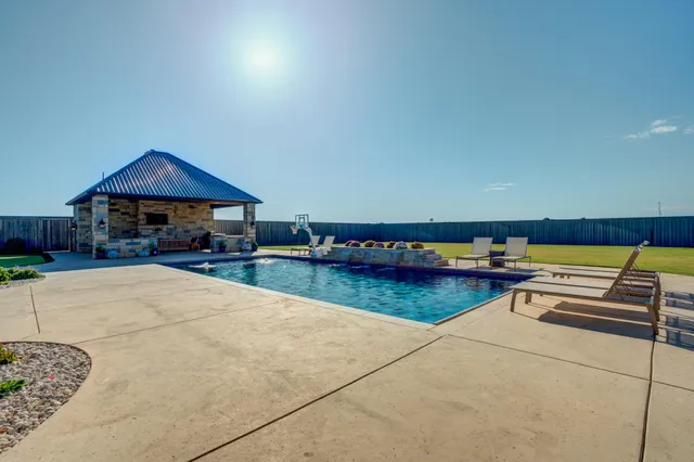 $2,200,000 | 8216 East County Road 6100, Idalou, TX 79329