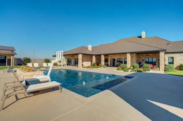 $2,200,000 | 8216 East County Road 6100, Idalou, TX 79329