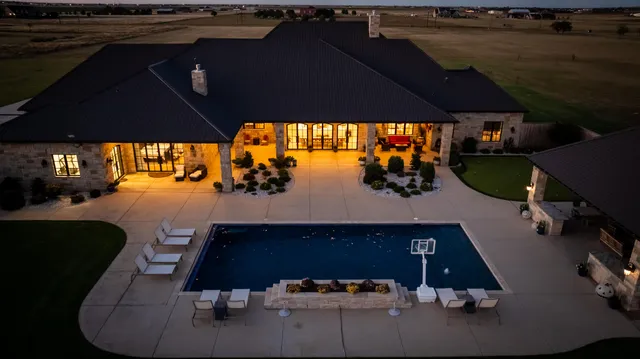 $2,200,000 | 8216 East County Road 6100, Idalou, TX 79329