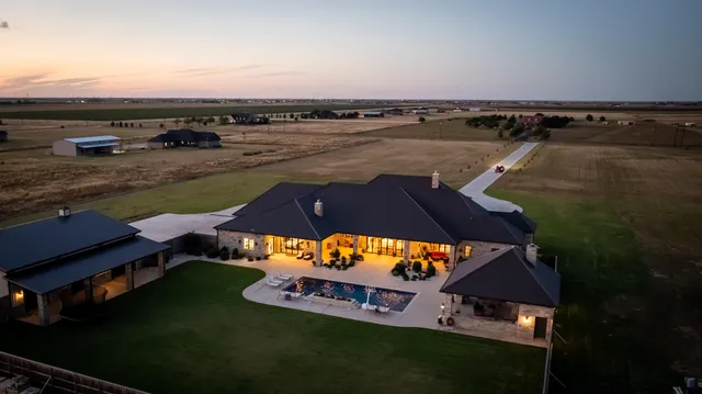 $2,200,000 | 8216 East County Road 6100, Idalou, TX 79329