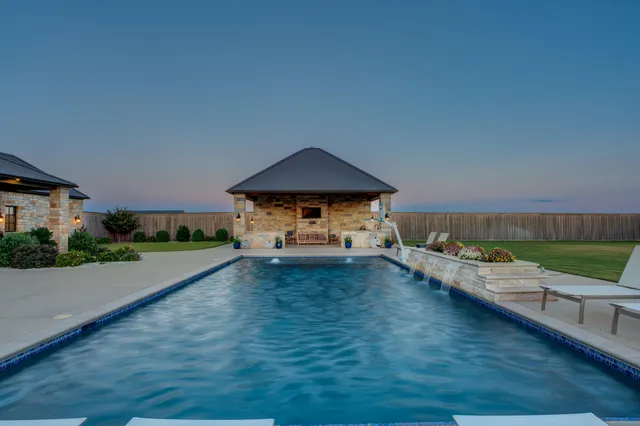 $2,200,000 | 8216 East County Road 6100, Idalou, TX 79329