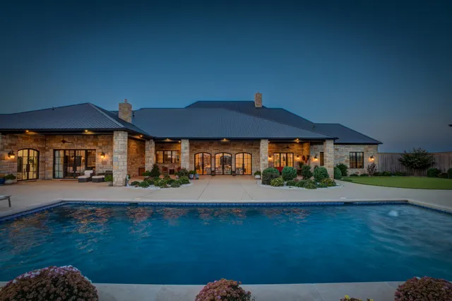 $2,200,000 | 8216 East County Road 6100, Idalou, TX 79329