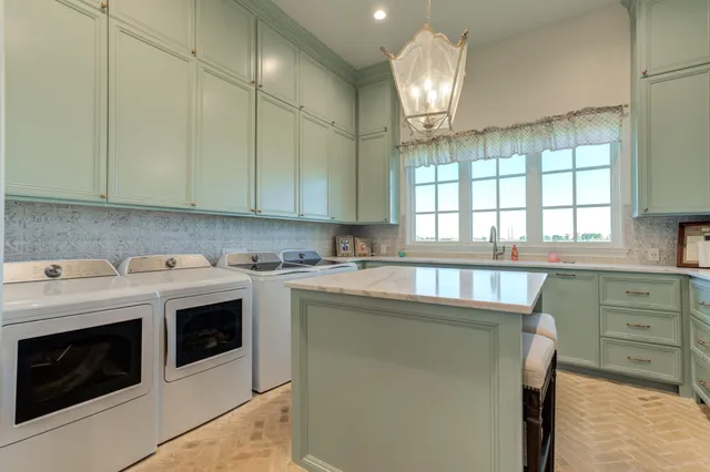 $2,200,000 | 8216 East County Road 6100, Idalou, TX 79329