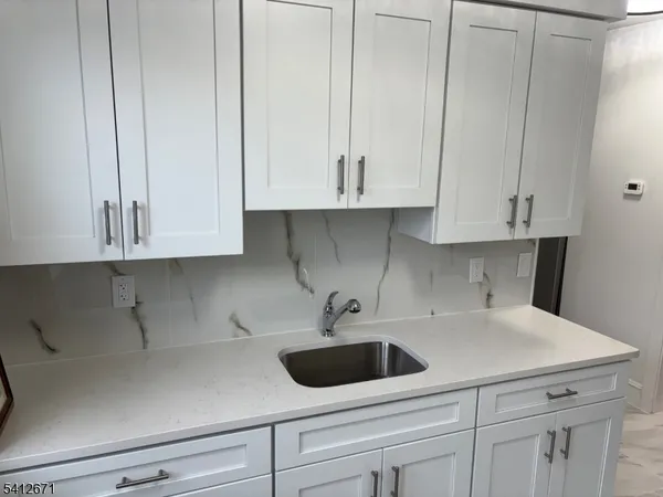 $2,850 | 334 Midland Avenue, Unit 1, Saddle Brook, NJ 07663